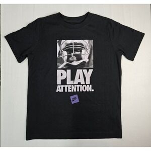 Nike Kids Play Attention Football Graphic T-Shirt Black IB8331-010 Size L